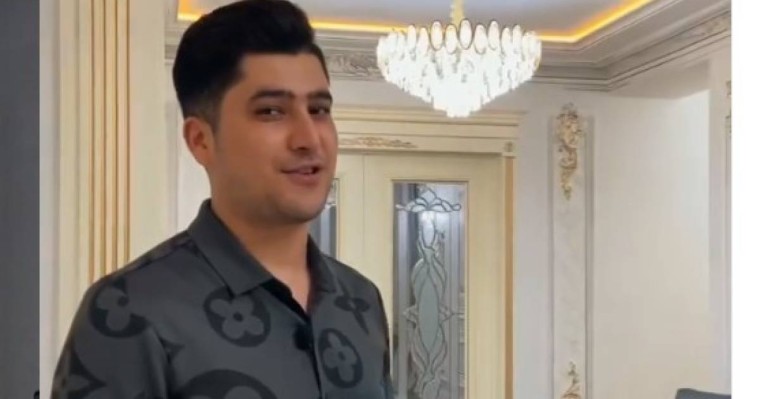 Белгілі әнші «тойханаға ұқсайтын» зәулім үйін көрсетті (видео)