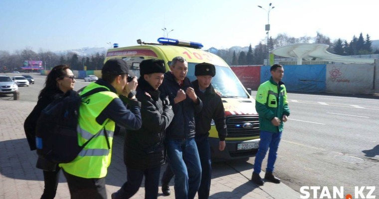 Қазақстанда дәрігерлер прокурор секілді халықты митингіге шықпауға шақырып жатыр