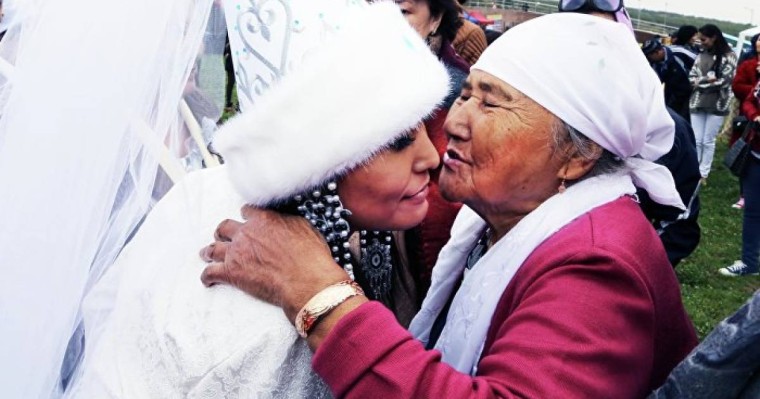 қалың малға не береді немесе қанша төлейді