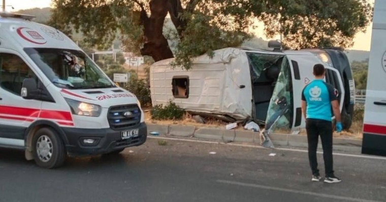 Қазақстандықтар мінген шағын автобус Түркияда апатқа ұшырады