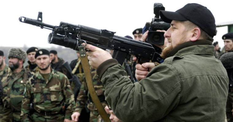 Украинада өлген Қадыров әскерін шошқа терісінде жерлейді