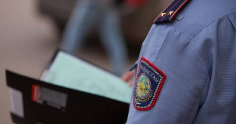 Атырауда полициядан қашқан жүргізуші өзенге секіріп кетті