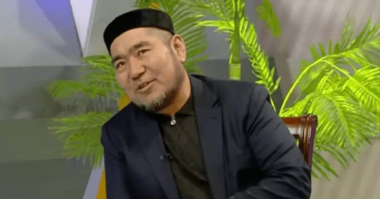 "Қолдарында автомат": Балғынбек Имашев шетелде жүргенде өзін қаруланған тәртіп сақшылары ұстағанын айтты