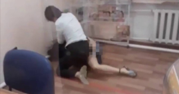 "Қазпошта" бөліміндегі қыздар арасындағы төбелес видеоға түсті