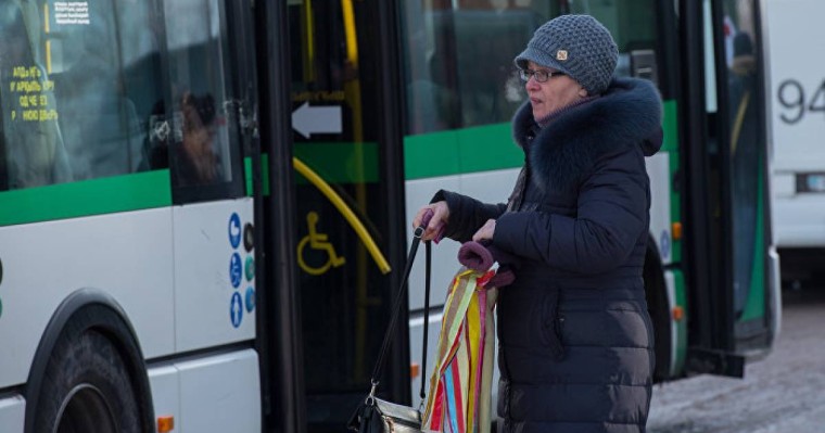 Нұр-Сұлтанда автобус үш көлікпен соқтығысты