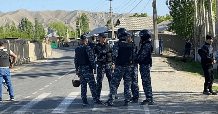 Стрельба и взрывы слышны в районе конфликта на кыргызско-таджикской границе (видео)