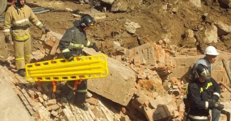 俄罗斯新西伯利亚市一建筑倒塌 致11人被埋废墟