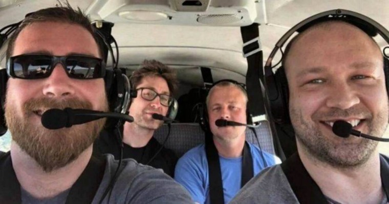 Анасына селфи жіберген: Бес минуттан кейін ұшақ апатқа ұшырады - Қазақстан жаңалықтары