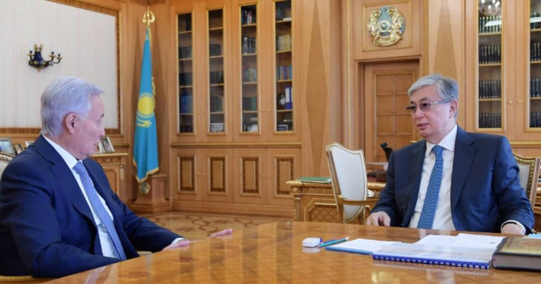 托卡耶夫总统接见国立科学医疗中心董事会主席