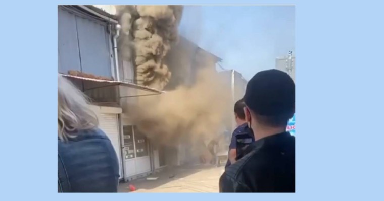 Алматыда «Барахолка» өртеніп жатыр (видео)