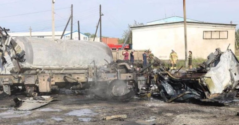 Атырауда жанармай құю стансасындағы жарылыс видеоға түсіп қалды