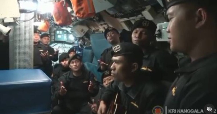 Теңізшілер кеме апатқа ұшырап, өлер алдындаа қоштасу видеосын түсірген