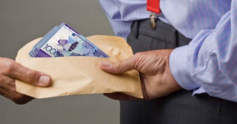 Павлодарского чиновника подозревают в получении крупной взятки от бизнесмена