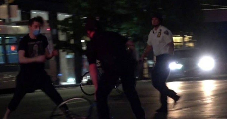 Нью-Йорк полициясы наразылық акциясына шыққан ондаған адамды тұтқындады