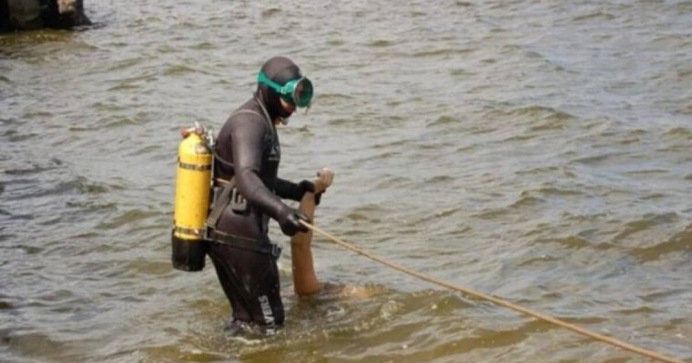 Қарағандылық кәсіпкерді іздеген сүңгуірлер өзеннен әйелдің мәйітін алып шықты