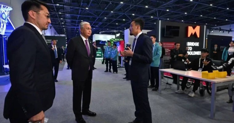 Мемлекет басшысы цифрлық шешімдер көрмесіне барды  