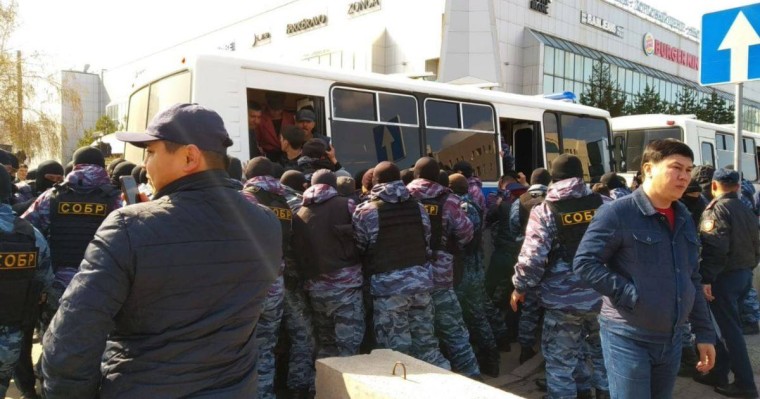 Нұр-Сұлтанда полиция ондаған адамды ұстап әкетті