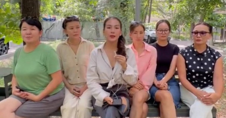 Алматыдағы театр қызметкерлері сыртқы келбетіне байланысты жұмыстан шығарылғанын айтып, шағымданды (видео)