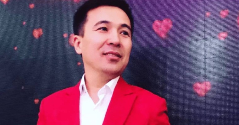 "70 млн теңге": Асхат Тарғын екі қабатты зәулім үйін көрсетті (видео)