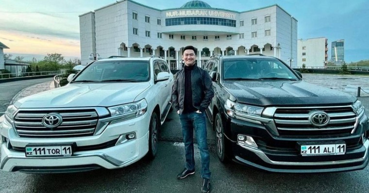 Әнші Төреғали Төреәлі жаңа көліктерімен мақтанды