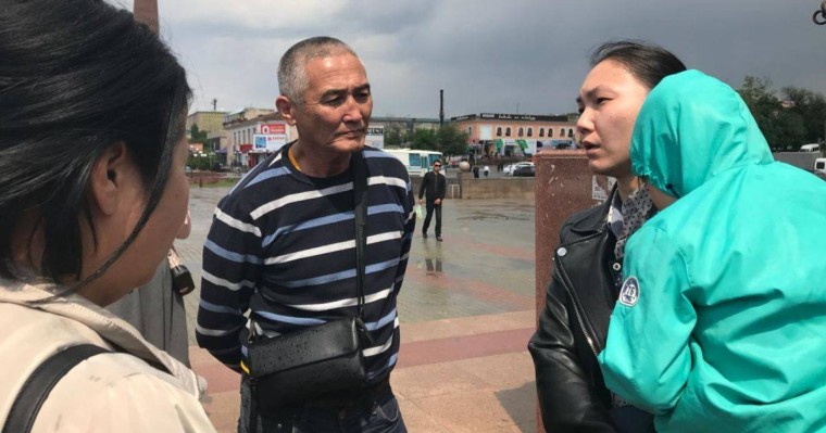 Шымкентте алаңға жиналғандар "әділетсіз сайлау" мен аналар ахуалын айтты