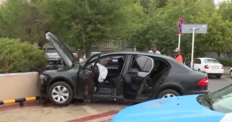 Қарағандыда әкімдіктің қоршауына соғылған мектеп түлегіне су жаңа көлікті ата-анасы сыйлаған - Қазақстан жаңалықтары