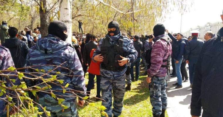 Арнайы жасақтың резеңке таяқ қолданғанын тексереміз