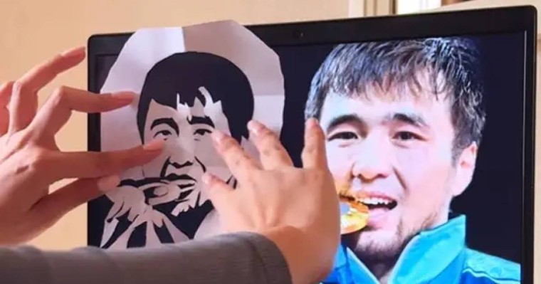 Қазақстандық шебер Олимпиада чемпионы Сметовтің суретін қағаздан қиып салды