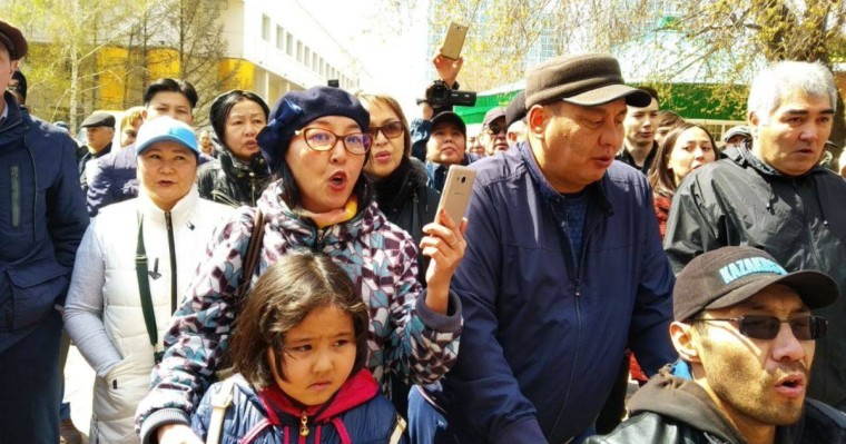 Мерекелік шараға келгендер билікке наразылық білдірді