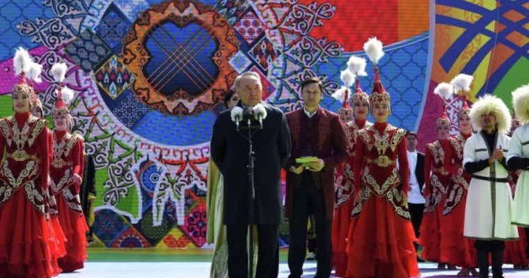 Назарбаев пен Тоқаев қазақстандықтарды 1 мамыр мерекесімен құттықтады