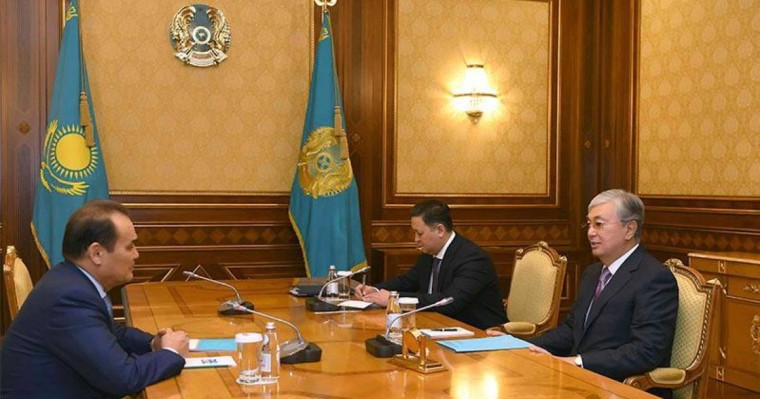 托卡耶夫总统会见突厥议会秘书长阿穆列夫