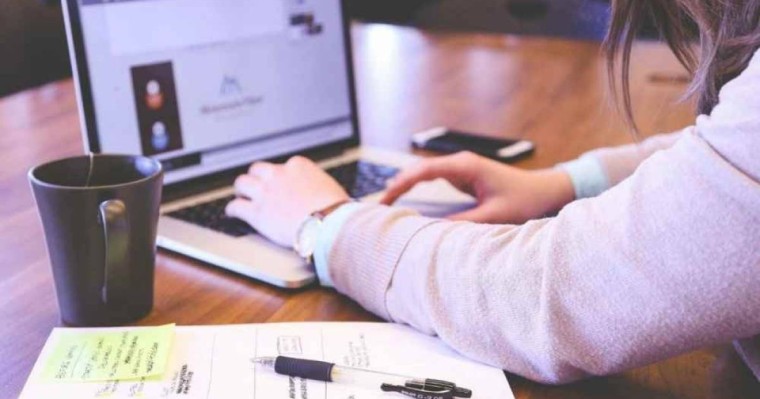 "Әйелдерді ұру керек": Қазақстандық оқытушы желіде жазған жазбасы үшін қызметінен қуылды - Қазақстан жаңалықтары