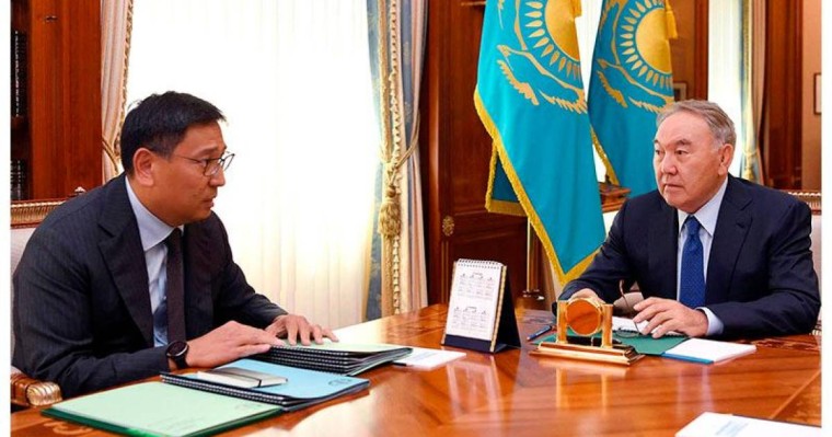 纳扎尔巴耶夫接见央行行长多萨耶夫