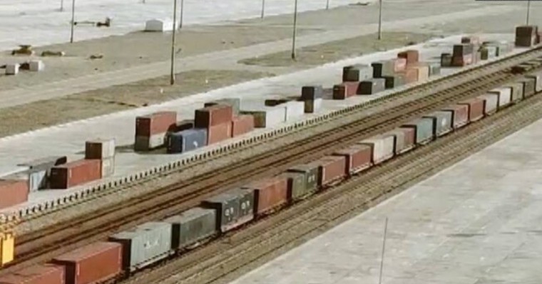 Бұл "саяси сигнал" ма? Қытай Қазақстанның жүк вагондарын өткізбей, кәсіпкерлер шығынға батып жатыр