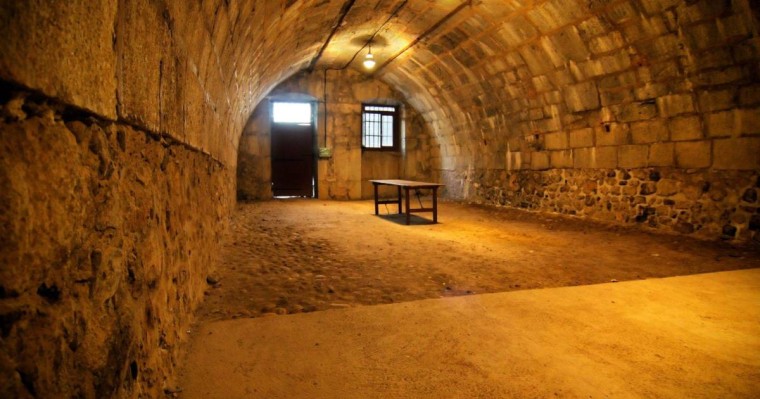 Глеб Каракулов Астанадағы елшілік аумағындағы бункерде Владимир Путинге телефон орнатқанын  айтты