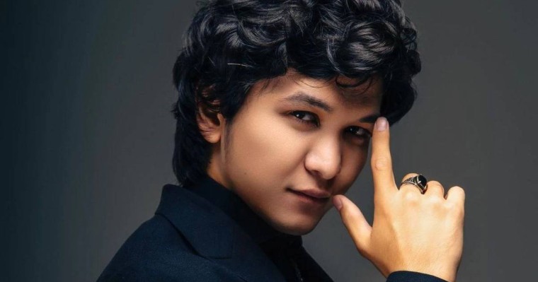 "Әйелдерін хиджаб кимегені үшін өлтіріп жатыр": Әнші Ұланғасыр Қами бас бостандығынан айырылуы мүмкін