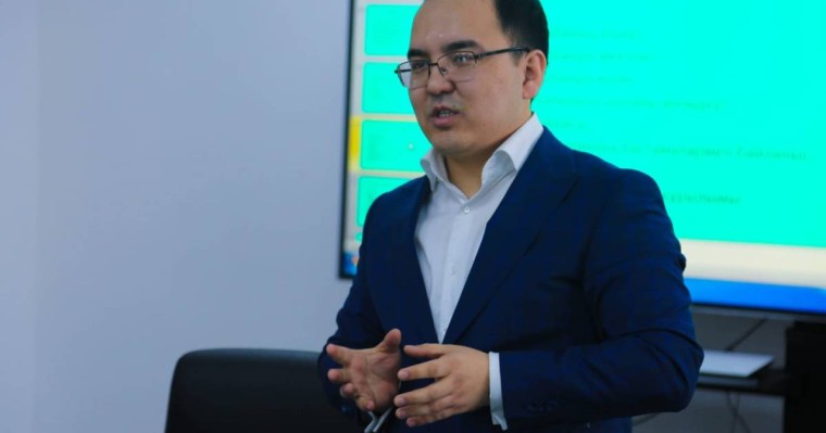 Дәулет Кәрібек AMANAT партиясының хатшысы болып тағайындалды