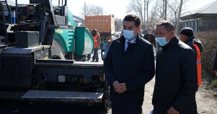 "Сіз қаладағы жолмен жүріп көрген адамсыз ба?": Семей әкімінің желідегі жазбасы халықтың ашуландырды