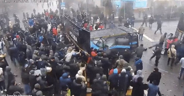 Бас прокурор депутаттарға тәртіпсіздік кезінде түсірілген жаңа видео көрсетті (видео)