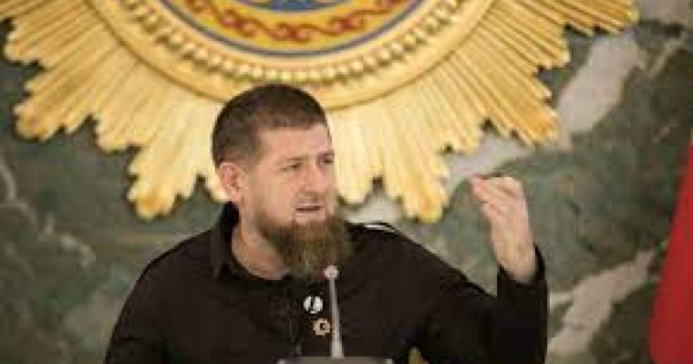 "Басты мақсатымыз – Киевті алу": Желіде Киев маңындағы соғыс аймағында жүрген Рамзан Қадыровтың видеосы таралды