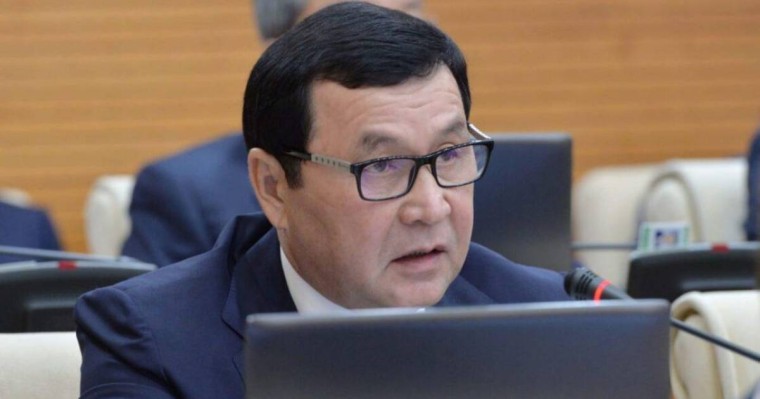 Мемлекеттік қызмет саласында ана тіліміз ресми тілдің тасасында қалып отыр - депутат