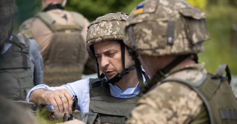 Зеленский запастағы әскерді жұмылдыру туралы заңға қол қойды