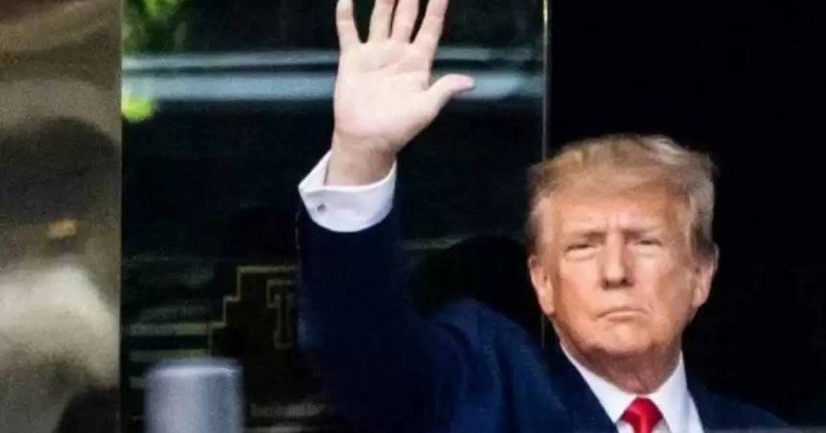 Дональд Трамп қамауға алынды