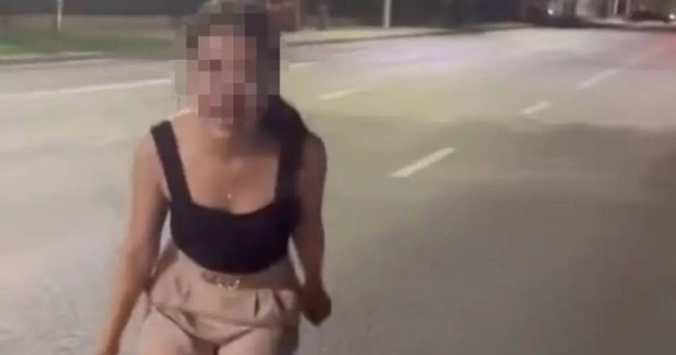 Қазақстандықтар көшеде оғаш қылық көрсеткен қыздың видеосын талқылап жатыр