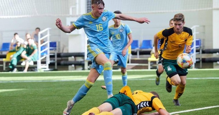 哈萨克斯坦青少年国家队打入总统杯足球赛决赛