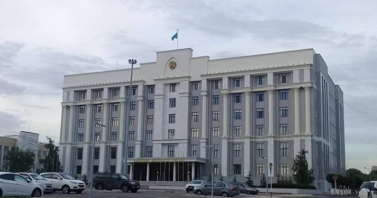 Қарағанды әкімдігі ғимаратынан адам құлап өлді