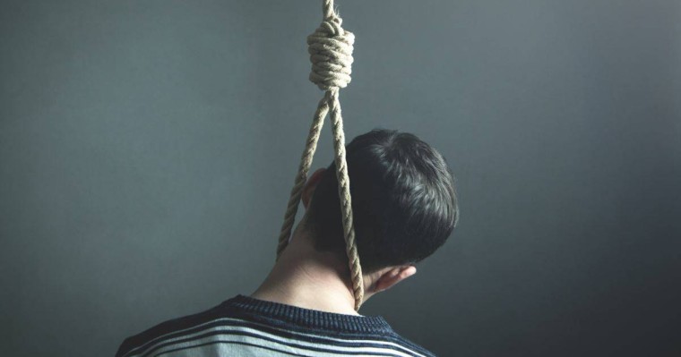 "Менің кінәм жоқ": Павлодарда оқушы қызды зорлады деген күдікті дәретханада асылып өлді