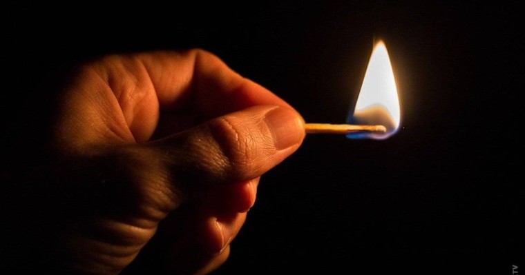 Шымкентте биліктен көмек сұрап жүрген әйел өзін өртемек болды (видео)