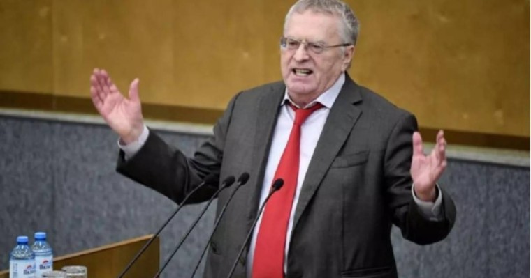 БАҚ: Жириновский медикаментозды ұйқыдан оянып, есін жиды