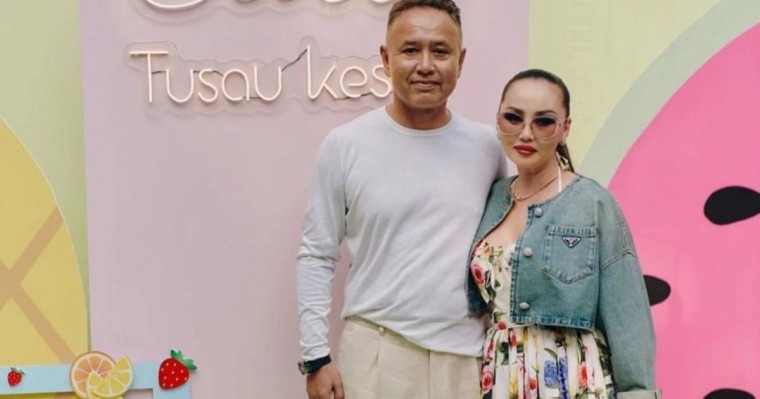 "Құны – 1 миллион теңге": Тұрсен Алагөзов отандық дизайнердің пиджагын сатып алды